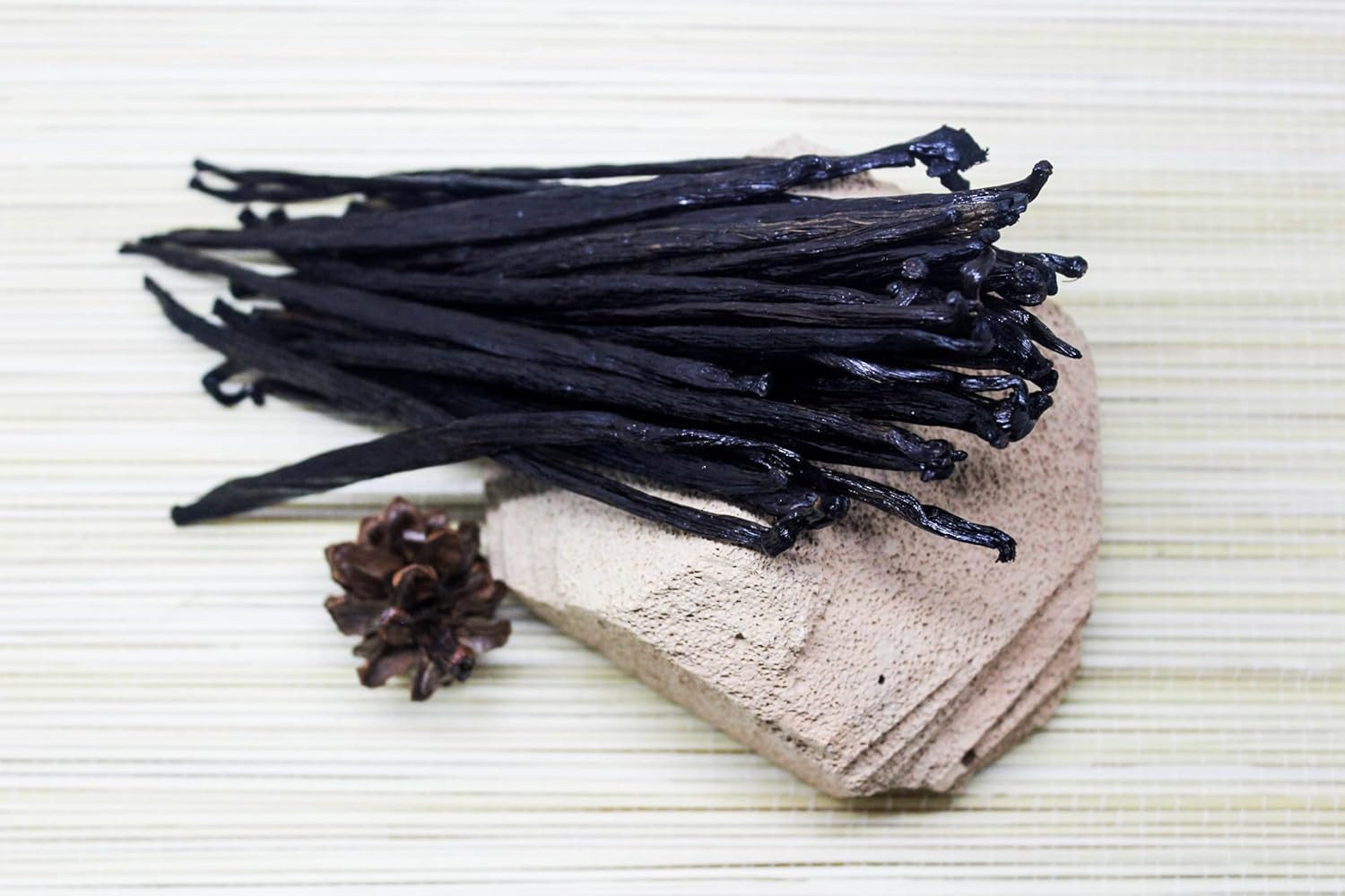 25 Aromatic Tahitian Vanilla Beans for Making Vanilla Extract, Whole Vanilla Bea