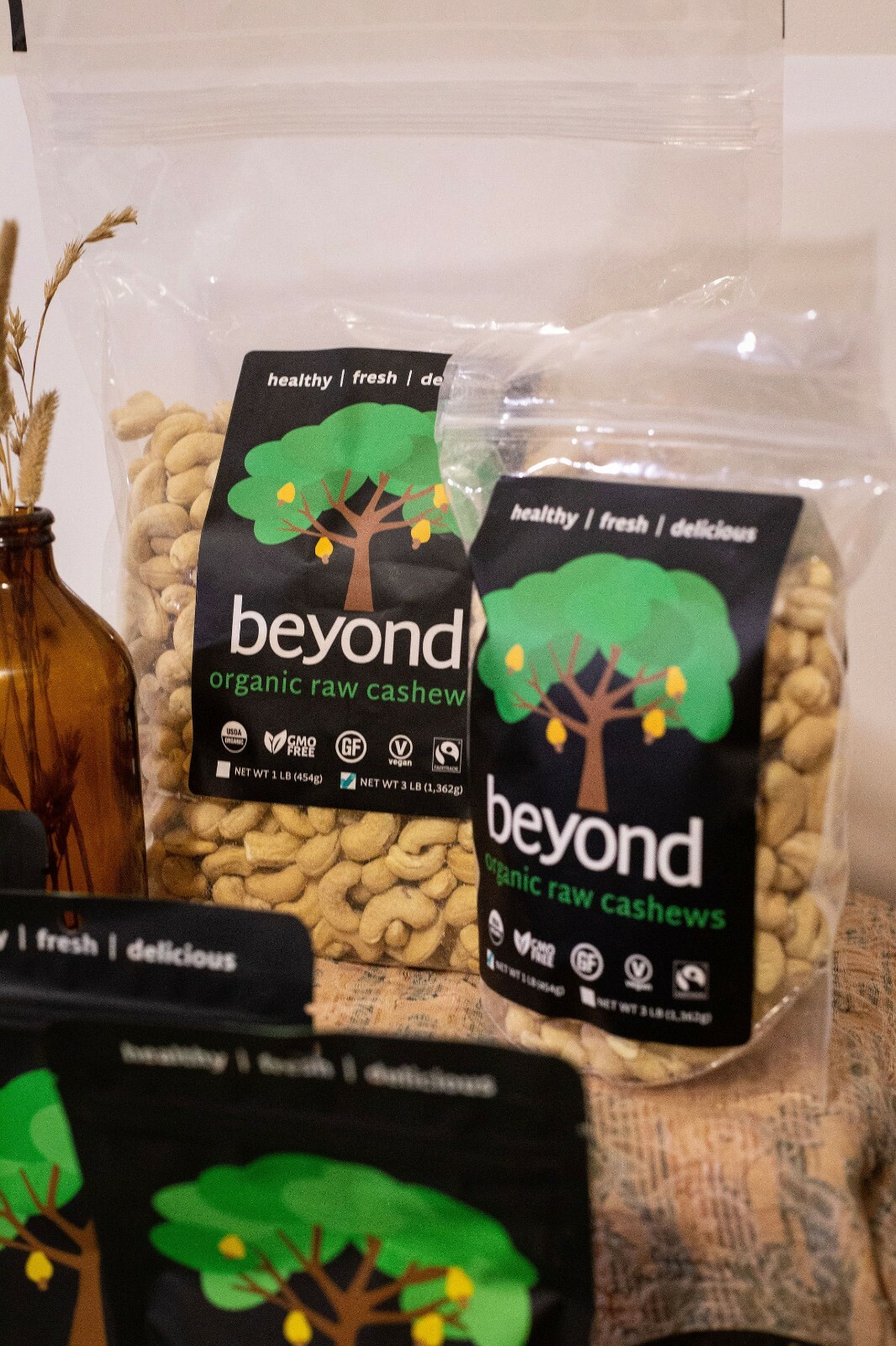 RAW ORGANIC WHOLE CASHEWS 1 LB by Beyond (Non-GMO, Fairtrade, Vegan)