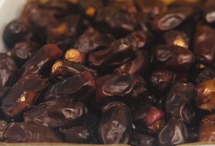 8 Lb EXTRA Dry Saudi Khudri Dates Bulk Box Premium Quality & Size